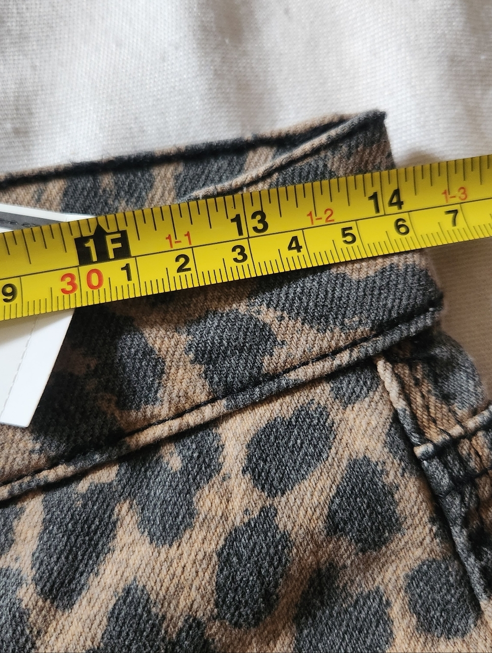 Good American Leopard Print Kick Flare Jeans High Rise NWT Size 8 - Picture 6 of 10